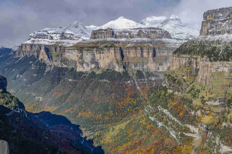 Huesca - parque nacional de Ordesa y Monte Perdido - valle de Ordesa 03 - ruta de los Miradores de Ordesa.jpg
